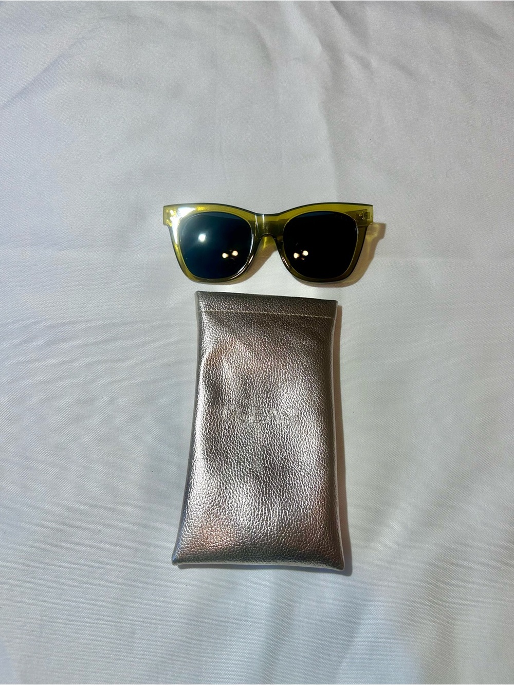 I-Sea Women's Transparent Olive Stevie Sunglasses with Case